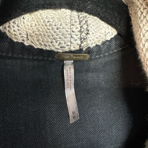 Free People denim jacket with fleece hood and sleeves Size Medium - Picture 6 of 7